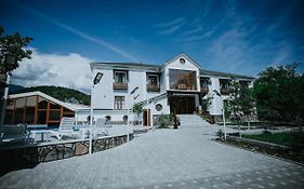 Lakeside Hotel & Spa